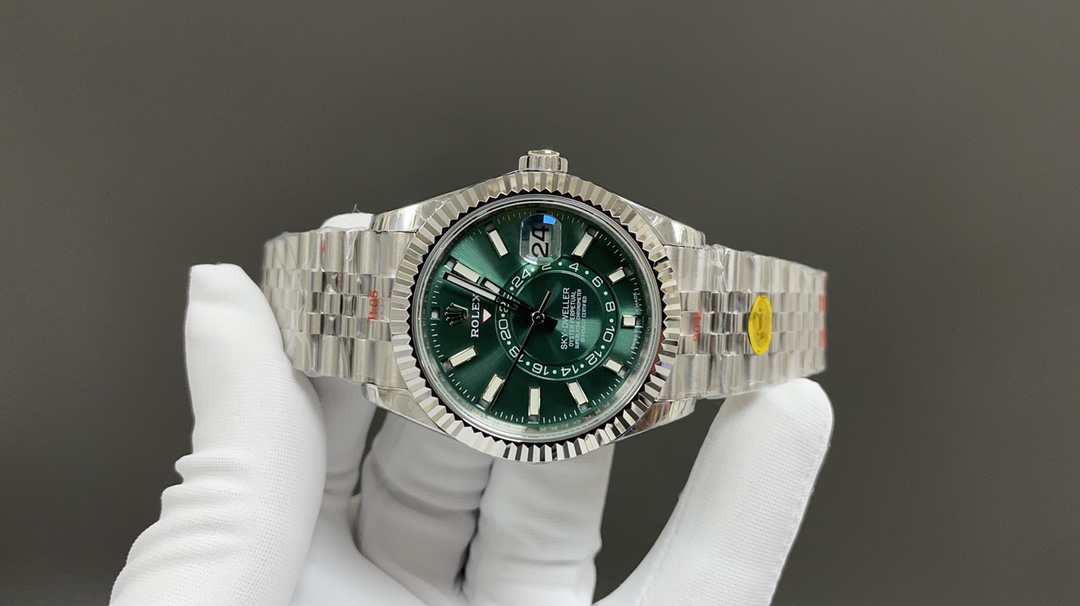 Sky Dweller A100 thumb 3