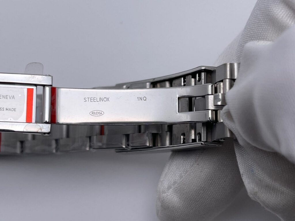 Clasp engraving showing code 1NQ
