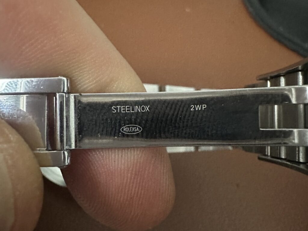 Clasp engraving showing code 2WP