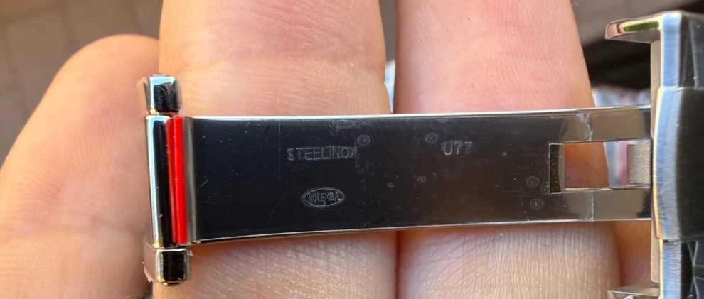 Clasp engraving showing code U7T